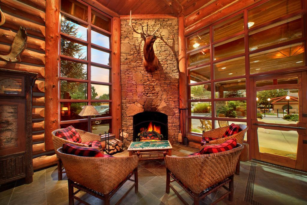 Bearskin Lodge On The River ガトリンバーグ エクステリア 写真