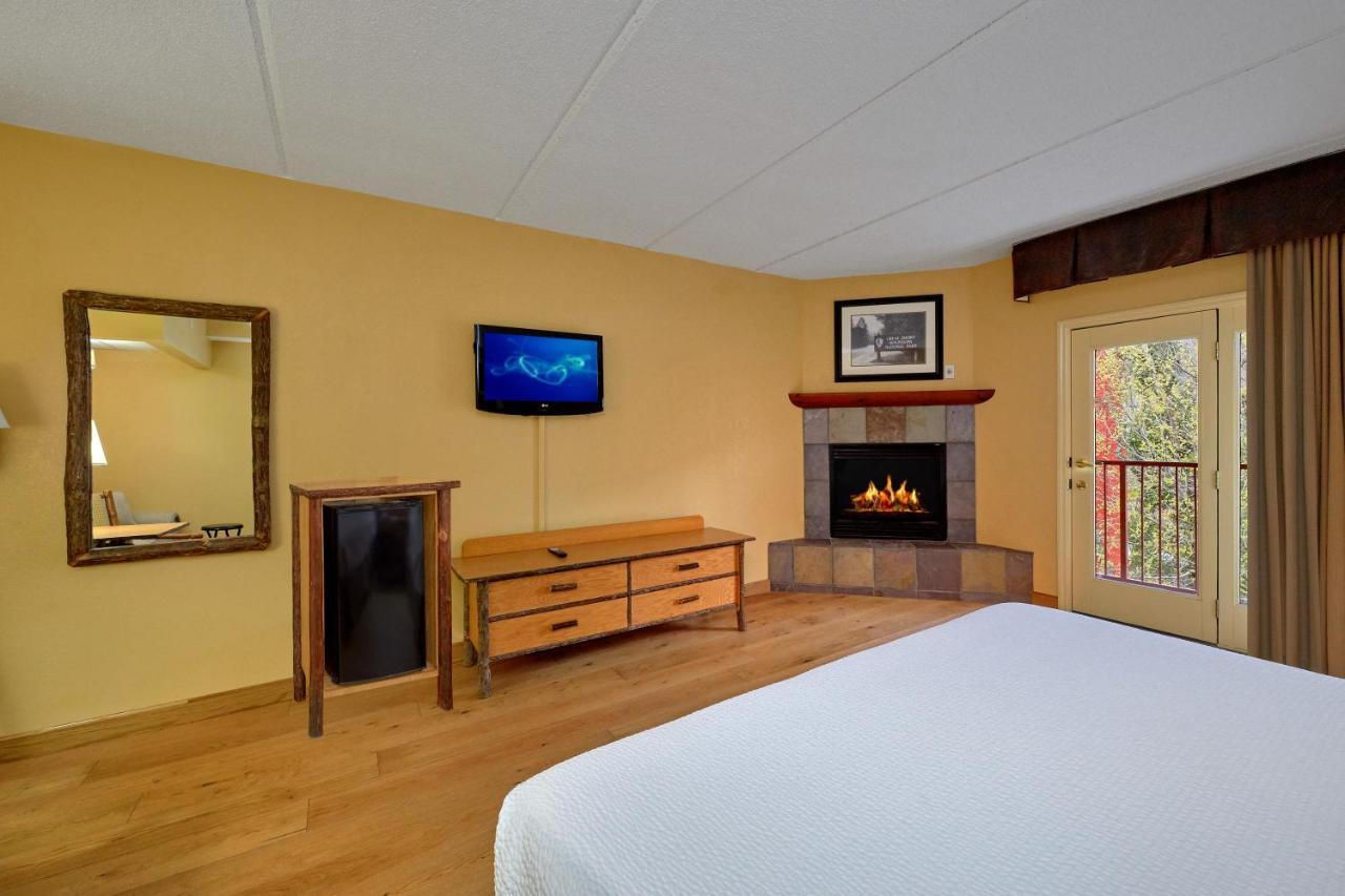 Bearskin Lodge On The River ガトリンバーグ エクステリア 写真