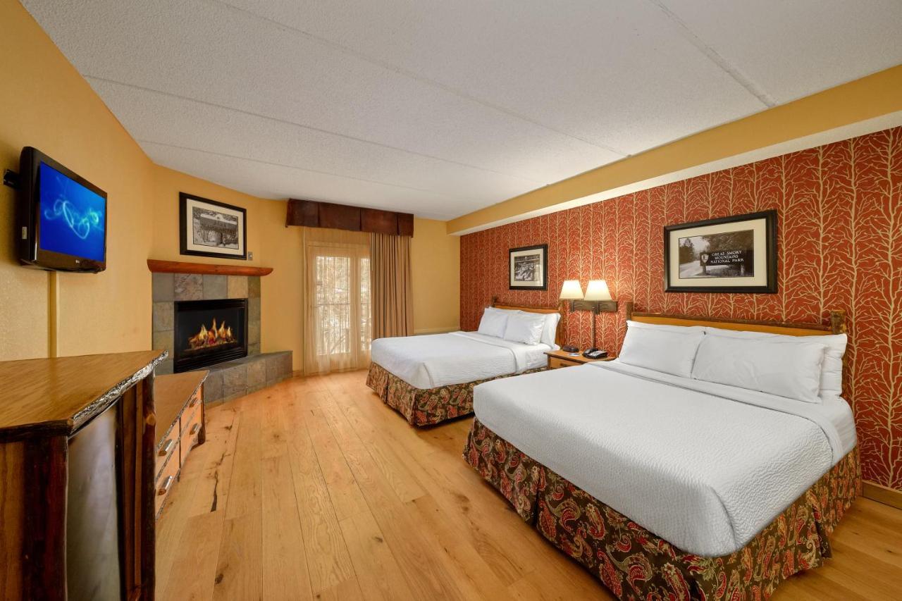Bearskin Lodge On The River ガトリンバーグ エクステリア 写真