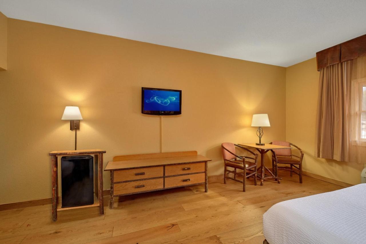 Bearskin Lodge On The River ガトリンバーグ エクステリア 写真
